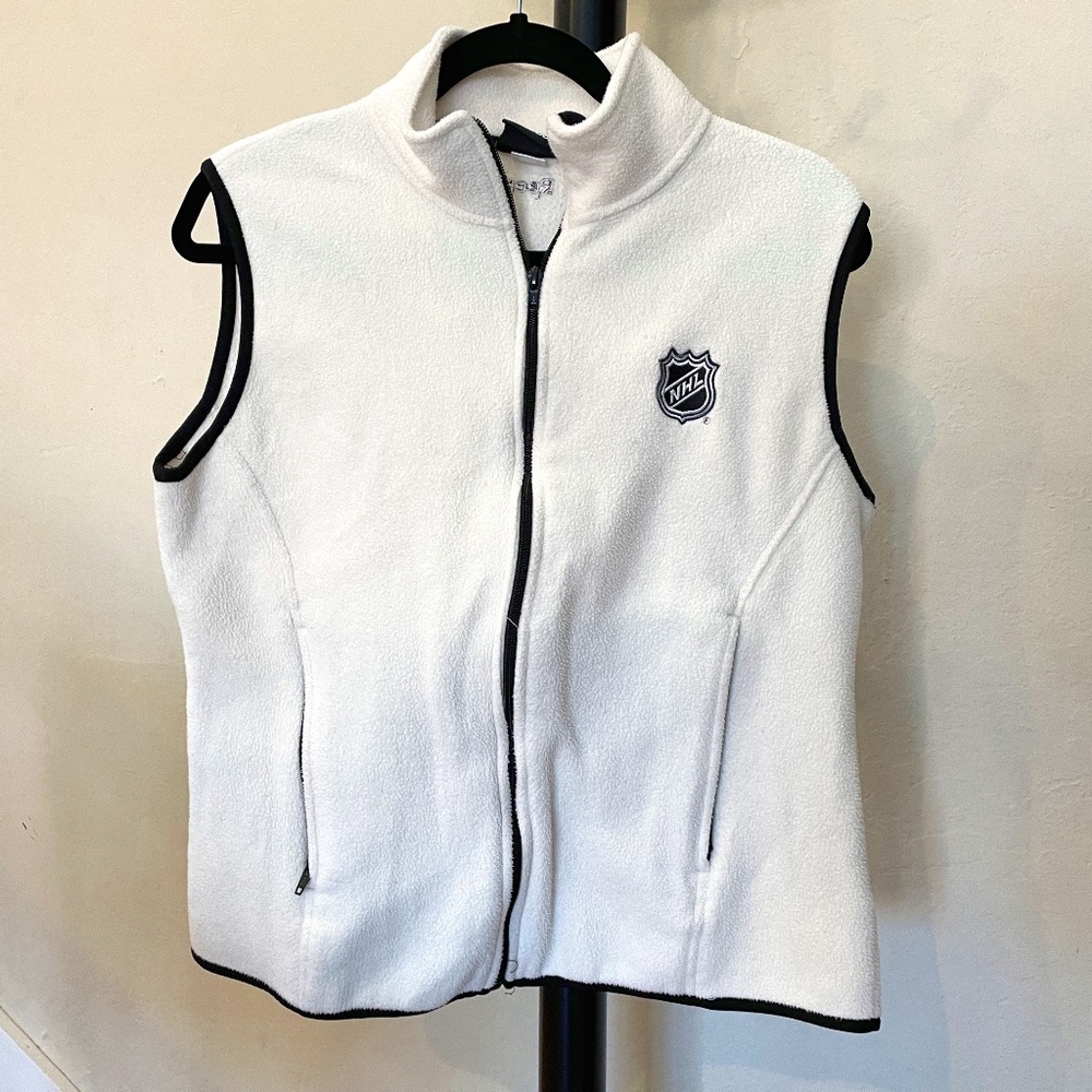 NHL Fitted fleece vest with 2 secure zip pockets